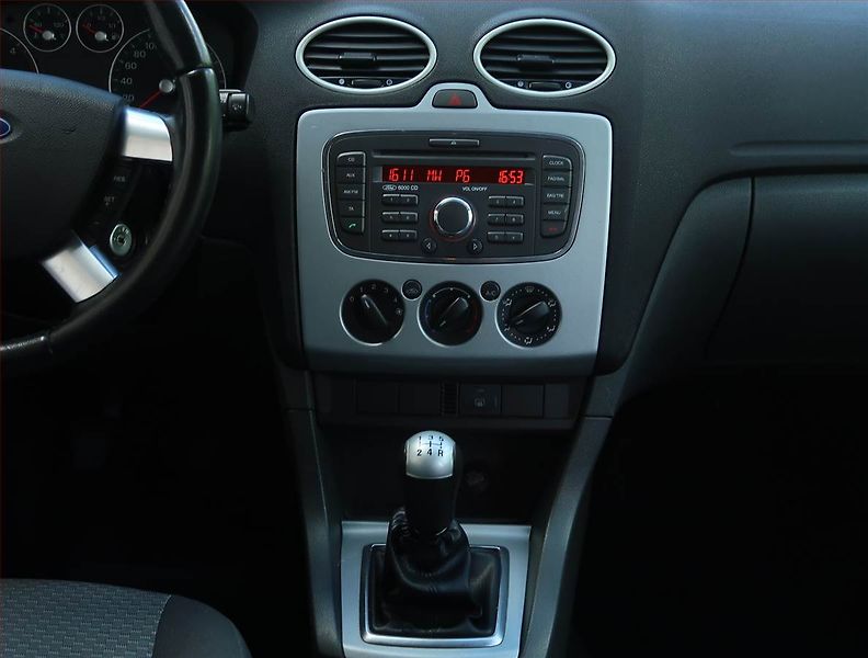 Ford Focus (2008) 1.8 TDCi, po STK, servisované - fotka 12 z 16