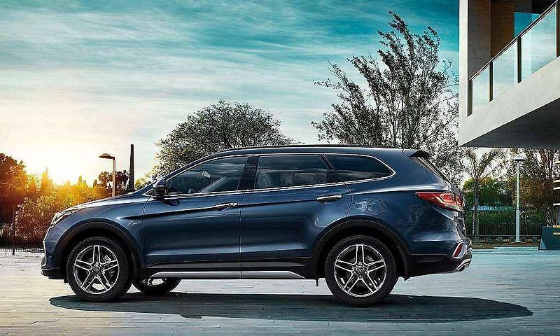 Hyundai Grand Santa Fe.