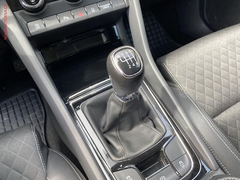 Škoda Karoq (2021) 2.0 TDi, 1.maj,ČR, Style, LED - fotka 15 z 19