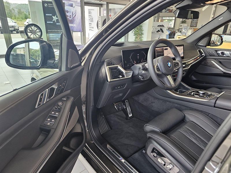 BMW X5 xDrive40d - fotka 11 z 36