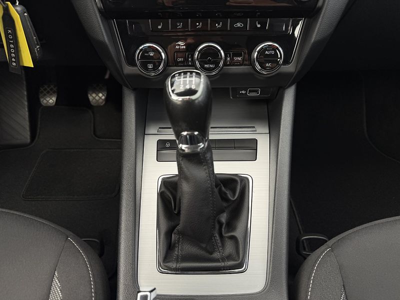 Škoda Octavia 1.5TSi Ambition 110kW ČR - fotka 13 z 19