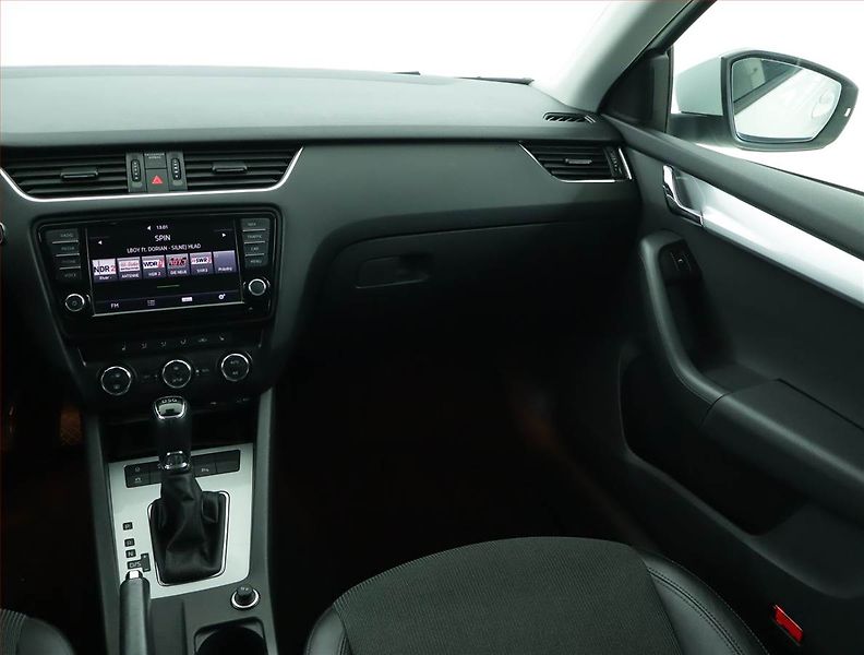 Škoda Octavia (2015) 2.0 TDI, Automat, Serv.kniha - fotka 8 z 17