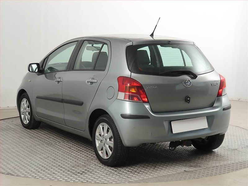 Toyota Yaris (2009) 1.33 Dual VVT-i, Serv.kniha - fotka 4 z 18