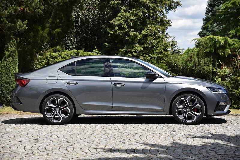 Škoda Octavia RS 2.0 TDI 147 kW DSG 4X4, ČR - fotka 2 z 50