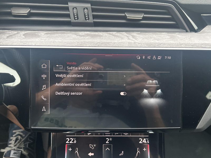 Audi e-tron 55 QUATTRO 300kw S LINE SOH96% - fotka 30 z 47