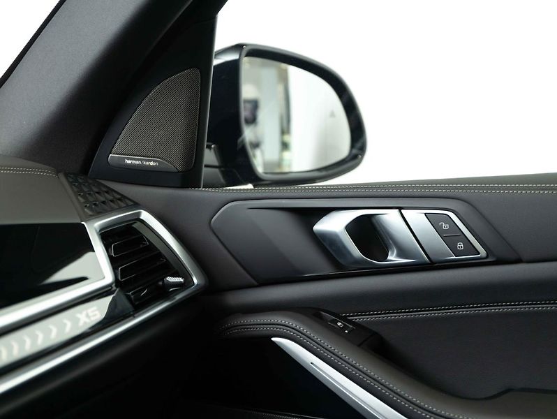 BMW X5 xDrive40d - fotka 16 z 23