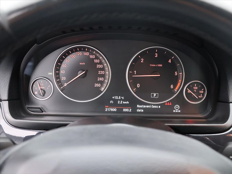 BMW Řada 5 2,0 d 160kW xDrive Aut. CZ - fotka 18 z 38
