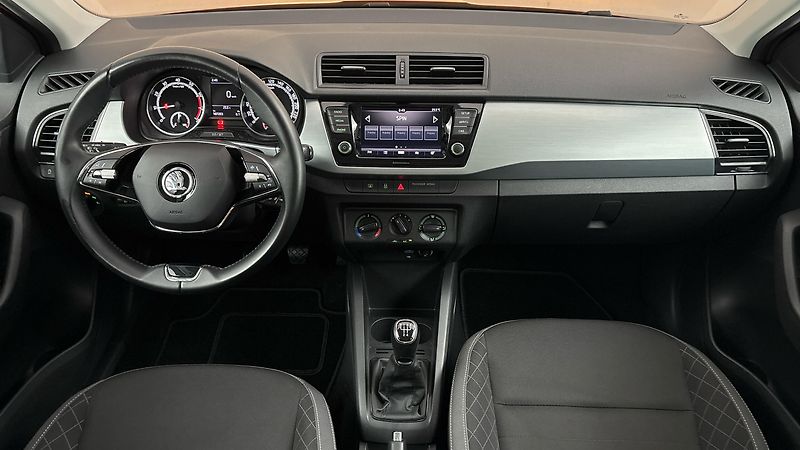Škoda Fabia 1.0 TSI Ambition Combi - fotka 8 z 24