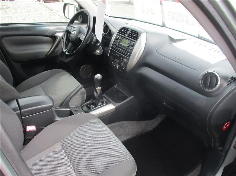 Toyota RAV4 2,0 D4D, 4x4,digiklima,tažné, - fotka 9 z 33