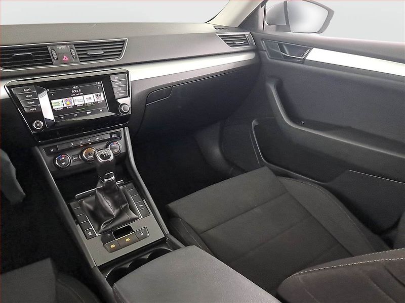Škoda Superb (2015) 2.0 TDI, Navi, Bi-Xenony - fotka 8 z 19