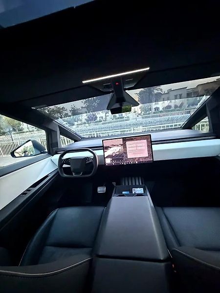 Tesla Cybertruck (2024) Jeden z prvních v ČR - fotka 13 z 18