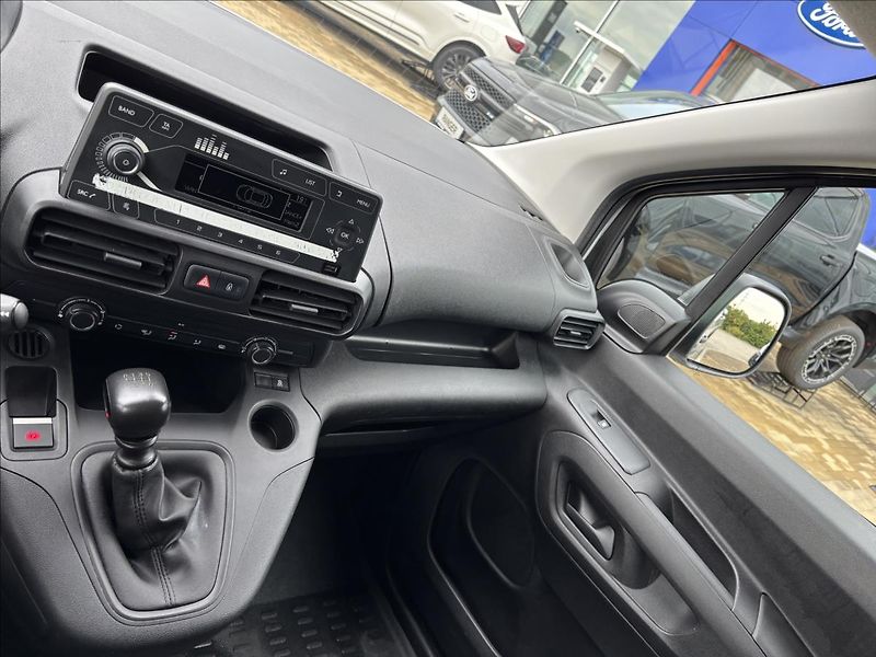 Peugeot Partner 1,2 Puretech 81kW Active L1 - fotka 34 z 35