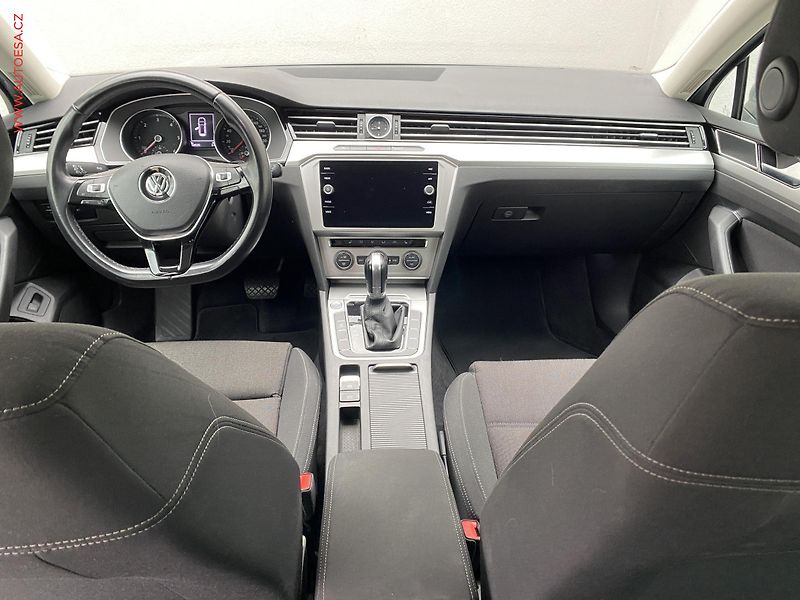 Volkswagen Passat (2018) 2.0 TDi, Comfortline, DSG - fotka 8 z 18