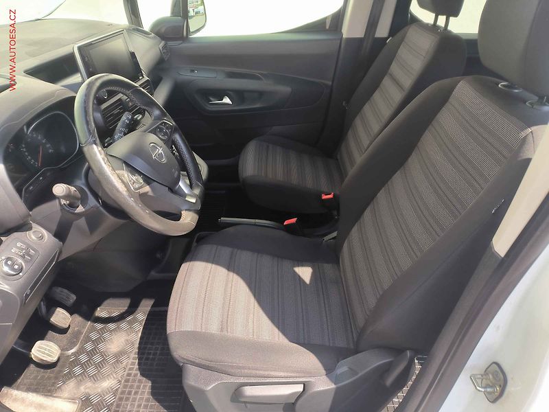 Opel Combo (2022) 1.5 CDTi, 2.maj,ČR, Elegance - fotka 9 z 19