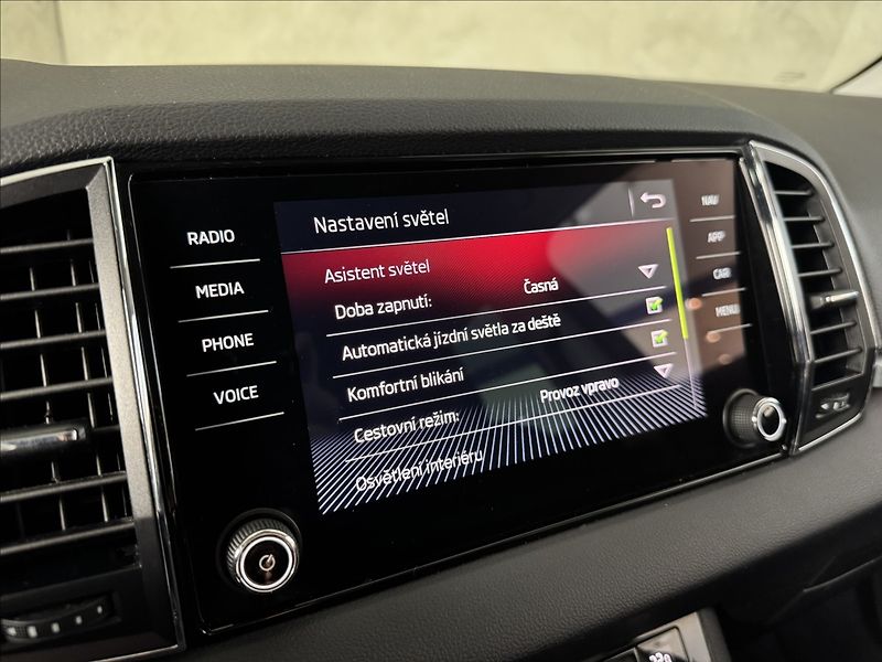 Škoda Karoq 1,5 TSi  DSG Style LED Kamera - fotka 28 z 44
