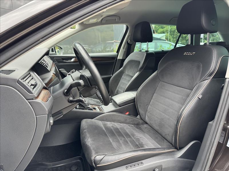 Škoda Superb 2,0 TDI 140kW Scout 4x4 DSG ČR - fotka 12 z 31