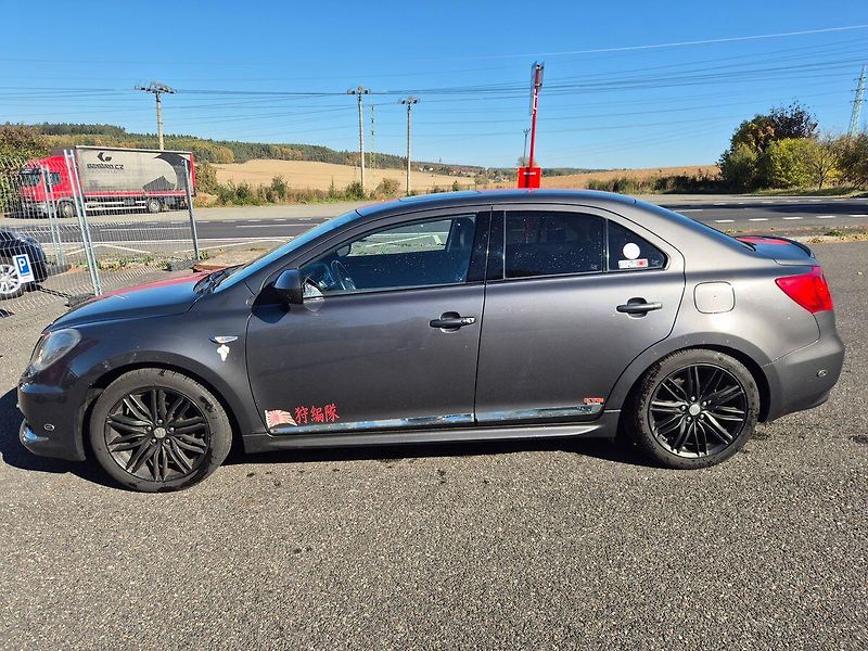 Suzuki Kizashi 2.4i 131kw,LPG,4WD,WEBASTO - fotka 8 z 24