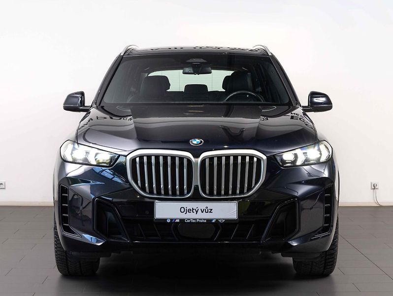 BMW X5 xDrive30d - fotka 3 z 22