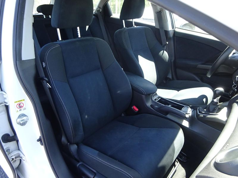 Honda Civic 1.8 i-VTEC 104kW TOURING - fotka 9 z 24