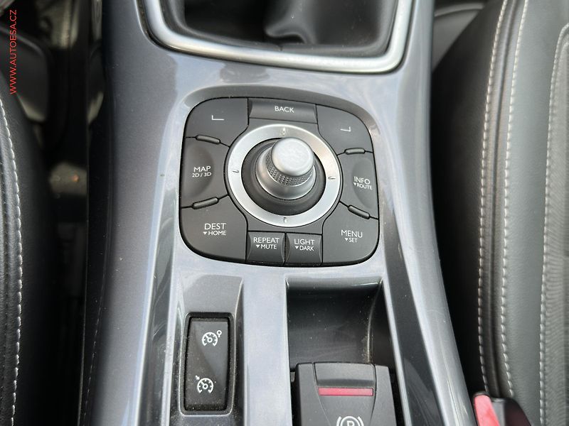 Renault Laguna (2010) 2.0d, ČR, Navi, xenon - fotka 16 z 19
