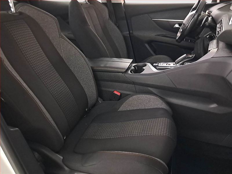 Peugeot 3008 (2018) 1.6 THP, Automat, Tempomat - fotka 9 z 20