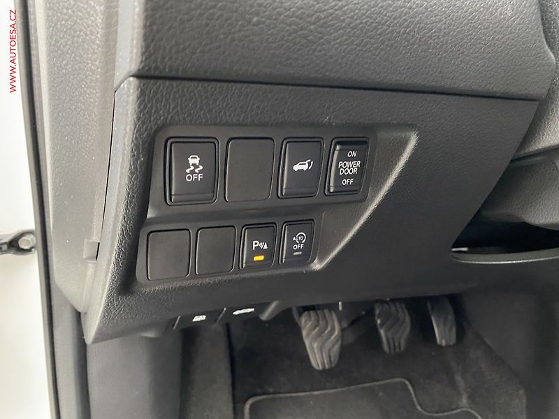 Nissan X-Trail (2015) 1.6dCi, Tekna, TZ, panor - fotka 14 z 17