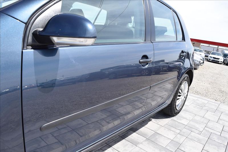 Volkswagen Golf 1,9 TDI 77KW 4X4 PO ROZVODECH - fotka 8 z 46