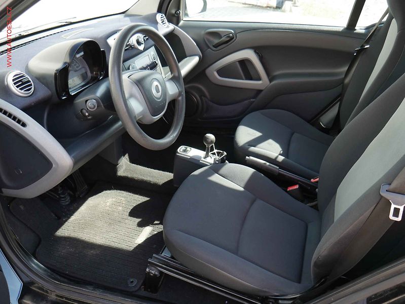 Smart Fortwo (2012) 1.0i, AT - fotka 9 z 12
