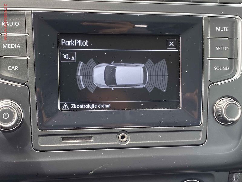 Volkswagen Polo (2015) 1.0 MPi, Comfortline, výhřev - fotka 16 z 17