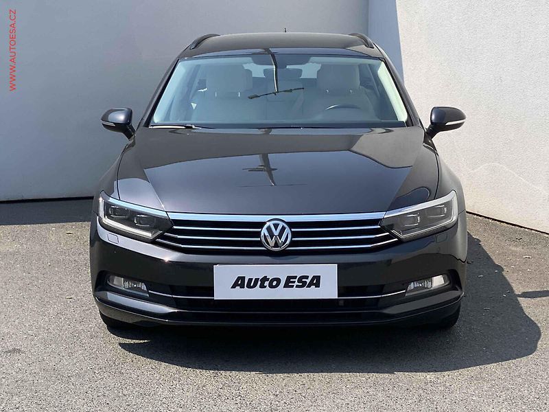 Volkswagen Passat (2019) 1.6 TDi, Comfortline, DSG - fotka 2 z 19