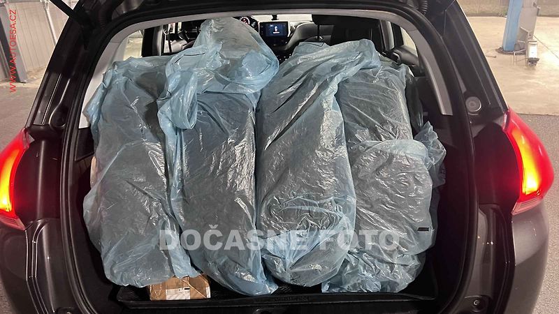 Peugeot 2008 (2015) 1.2 PT, ČR, GT Line - fotka 4 z 4