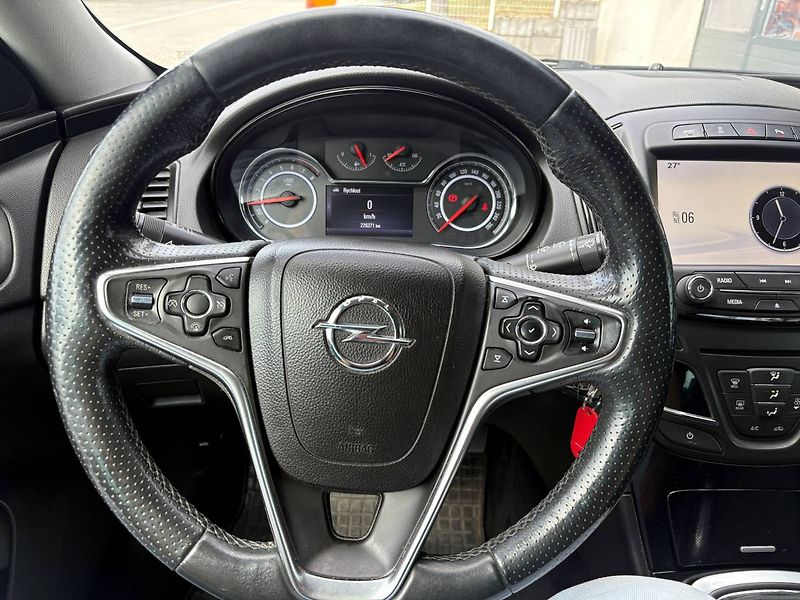 Opel Insignia Sports Tourer Sport A16XHT 125 - fotka 12 z 21