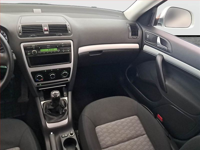 Škoda Octavia (2009) Ambiente 1.4 TSI - fotka 8 z 16