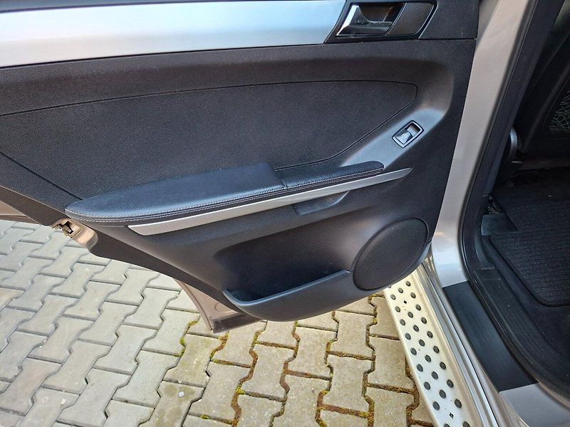 Mercedes-Benz Třídy M (2007) 320CDI 165kW 4MATIC - fotka 29 z 35