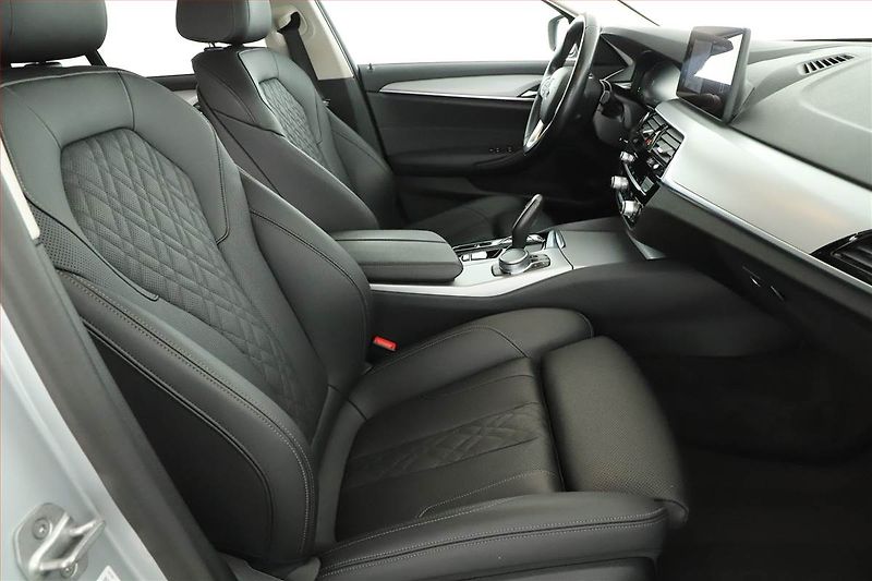 BMW Řada 5 (2021) 520d xDrive - fotka 7 z 21