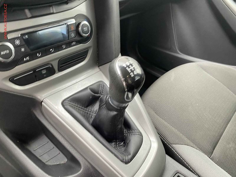 Ford Focus (2011) 1.6i16V, ČR, AC, park.asist - fotka 16 z 17