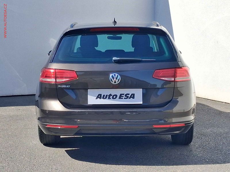 Volkswagen Passat (2015) 2.0 TDi, 1.maj, AC, temp - fotka 5 z 19