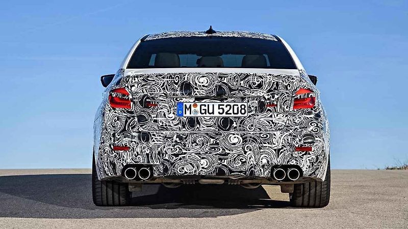 Prozatím maskované BMW M5.