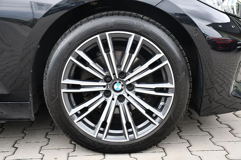 BMW Řada 3 320d xDrive M-SPORT   - fotka 61 z 65