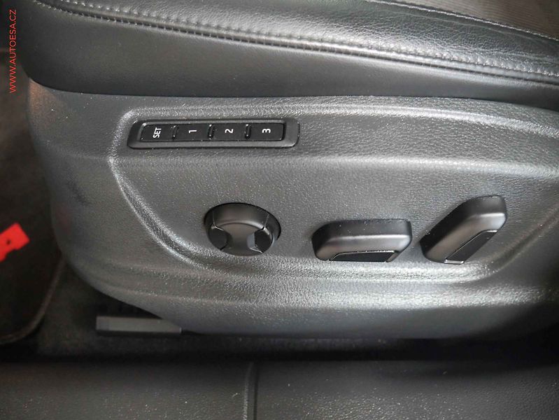 Škoda Octavia (2015) 1.6 TDi, DSG, navi - fotka 20 z 29
