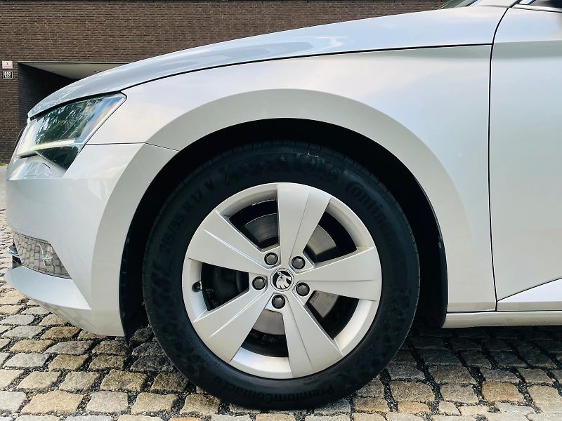 Škoda Superb 2.0TDI AUTOMAT SENZORY LED - fotka 20 z 49