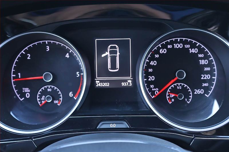 Volkswagen Touran (2017) 1.6 TDI, Serv.kniha, Tempomat - fotka 11 z 23