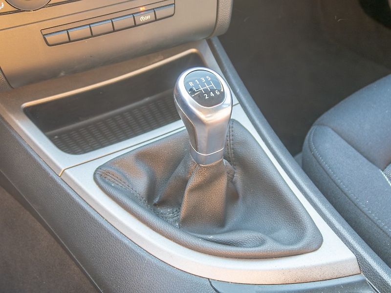BMW Řada 1 (2010) 116i 90KW – 2x KOLA - fotka 24 z 43