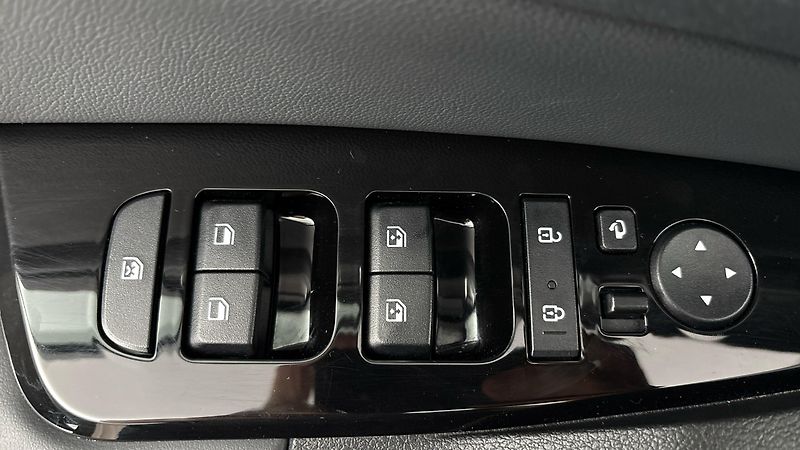 Kia Sportage 1.6 T-GDI Hybrid AUT 4x4 Top - fotka 23 z 31