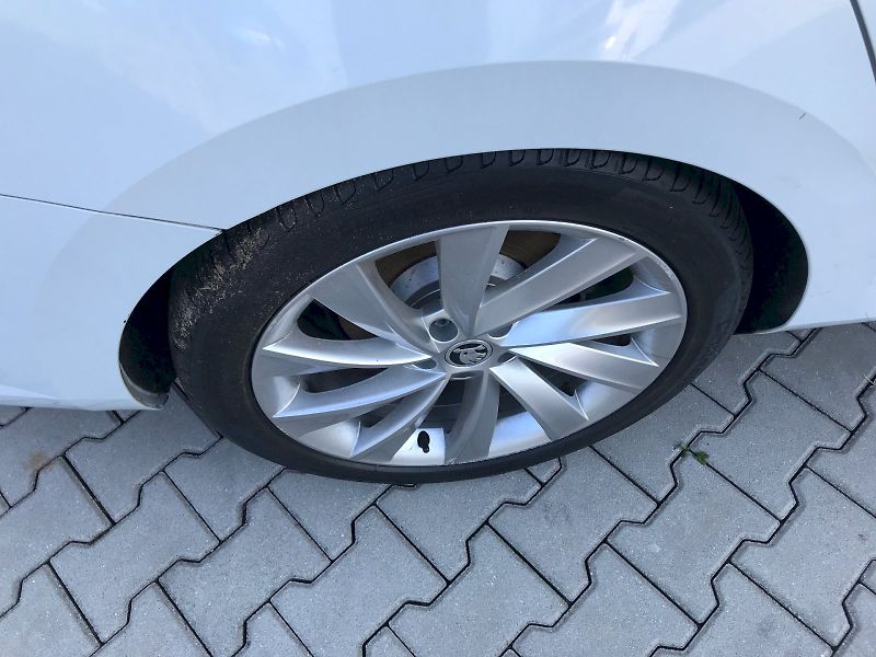 Škoda Superb (2017) GRT STY TD 140/2.0 A6F - fotka 13 z 27