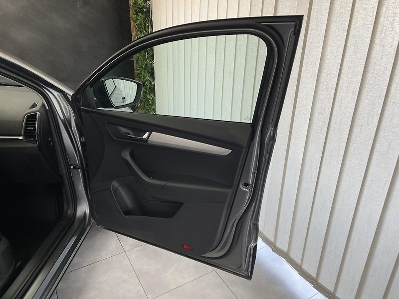 Škoda Karoq 1.5 TSi ČR 1.MAJ 6M REZERVACE  - fotka 13 z 31