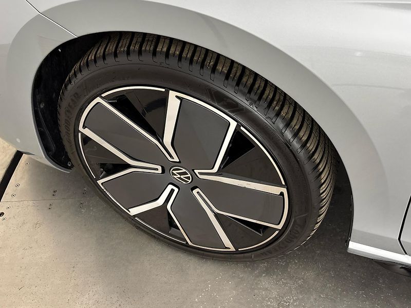 Volkswagen Passat R-Line People - fotka 29 z 31