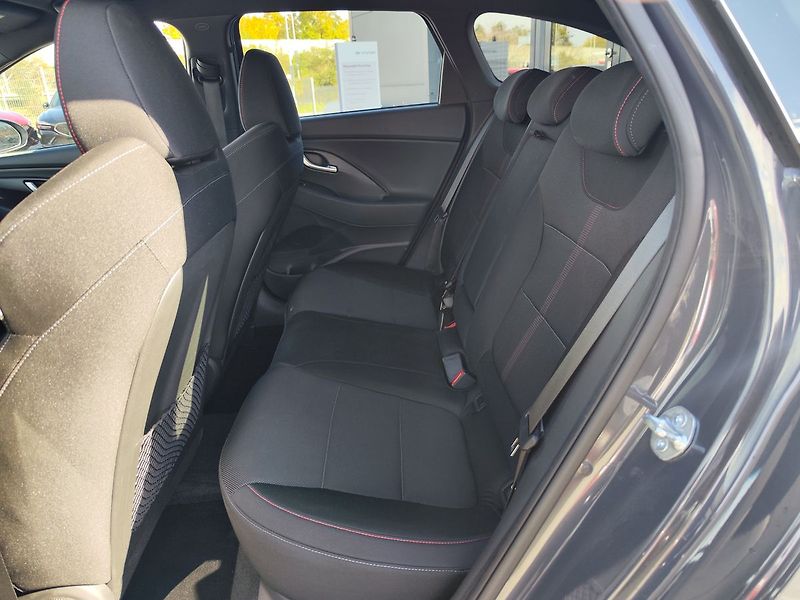 Hyundai i30 1.5 T-GDI/103kW N-Line DCT - fotka 12 z 35