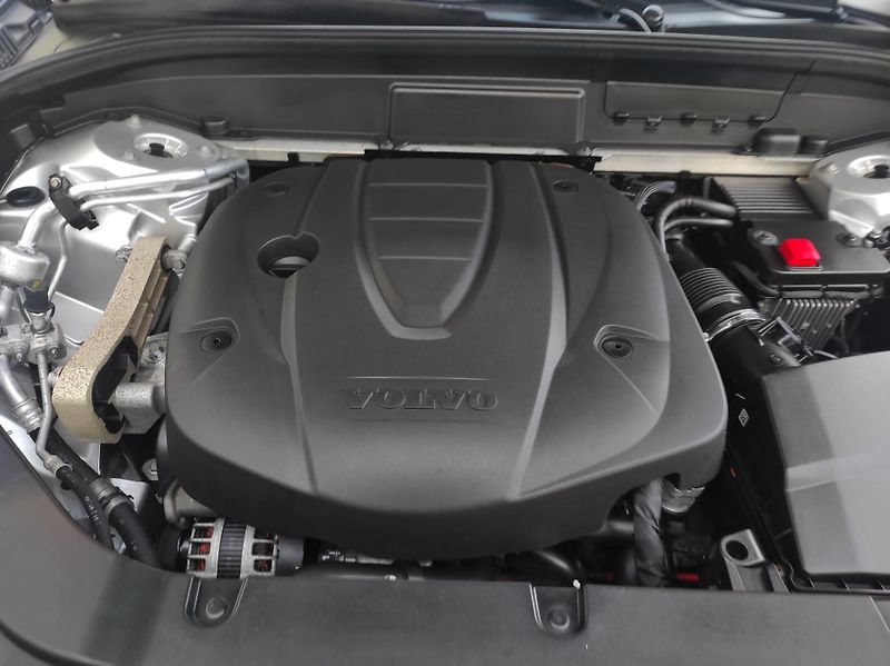Volvo XC60 2,0 D3 Drive-E, Momentum Pro - fotka 35 z 41