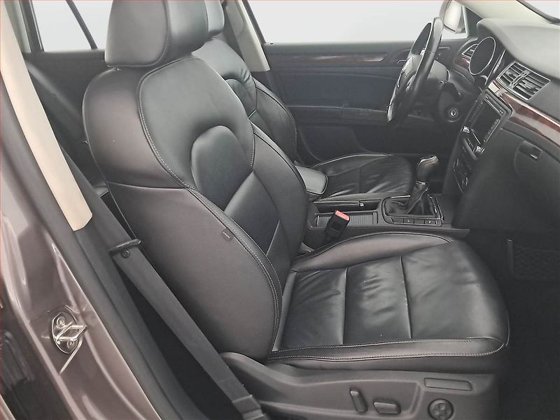 Škoda Superb (2010) 2.0 TDI, Navi, Tempomat - fotka 9 z 17